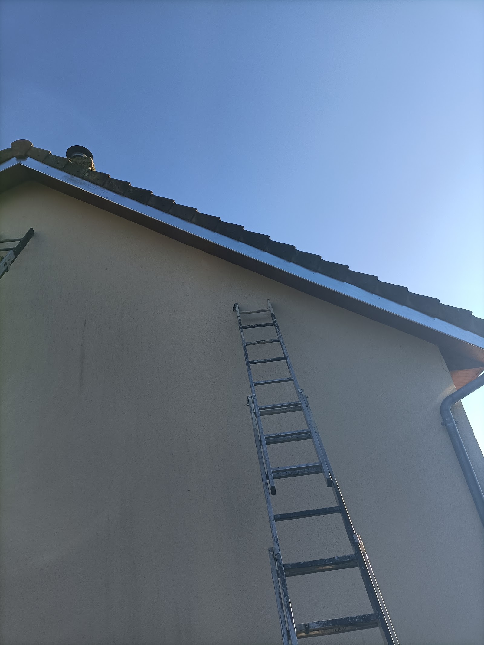 Installation de rives de toiture